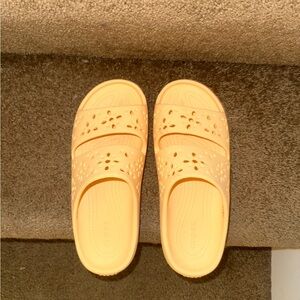 CROCS Women's Peach Mules